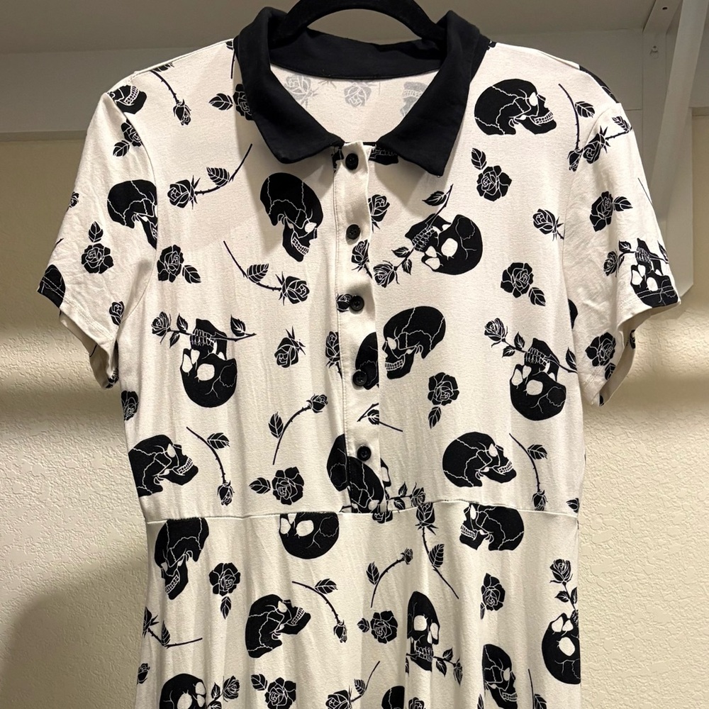 Hot Topic Black and White Skull Print Dress